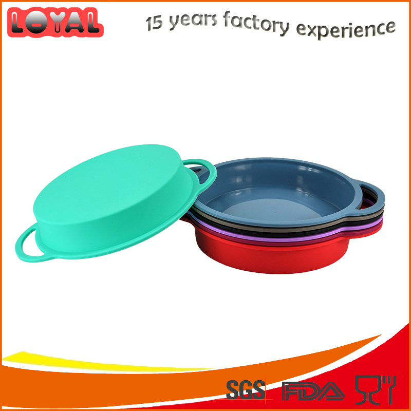 Round shaped microwave safe silicone cake pan