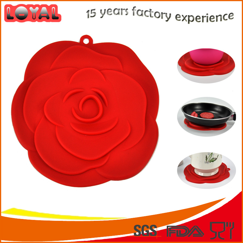 Rose shaped heatproof silicone pot mat