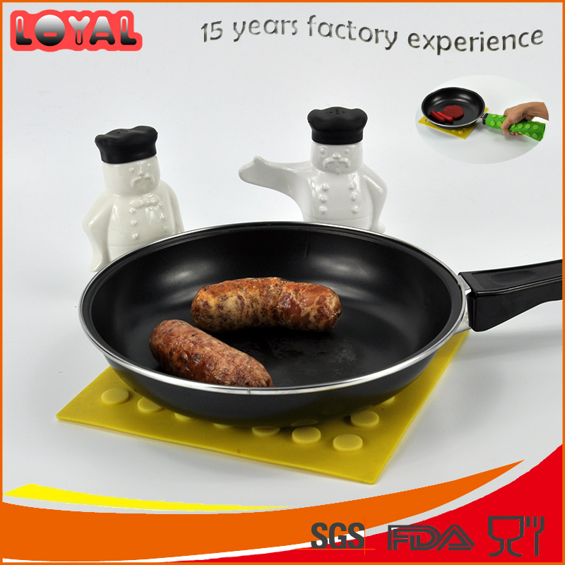 BPA free rectangle non-slip silicone pot holder silicone table mat BPA free rectangle non-slip silicone pot holder silicone table mat