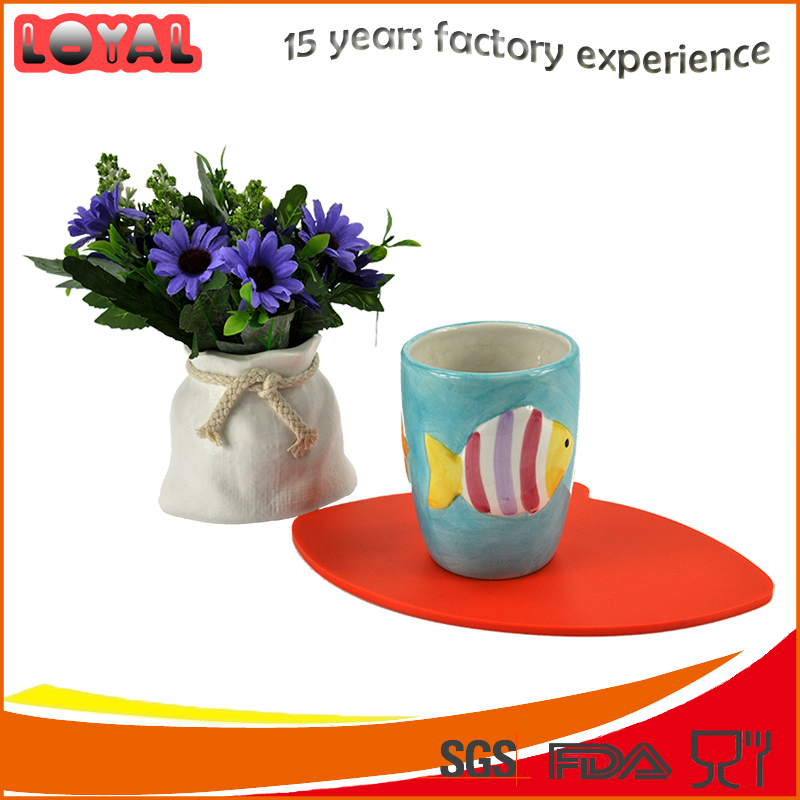 Oval shaped silicone hot pad pot mat with hanger hole Oval shaped silicone hot pad pot mat with hanger hole