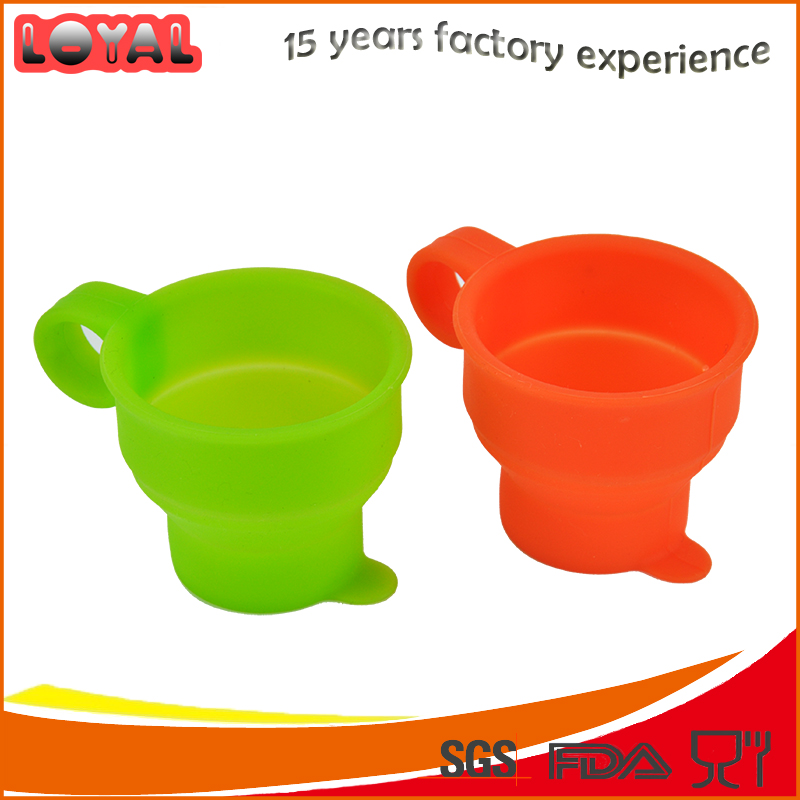 Colorful heat resistant silicone collapsible cup with handle